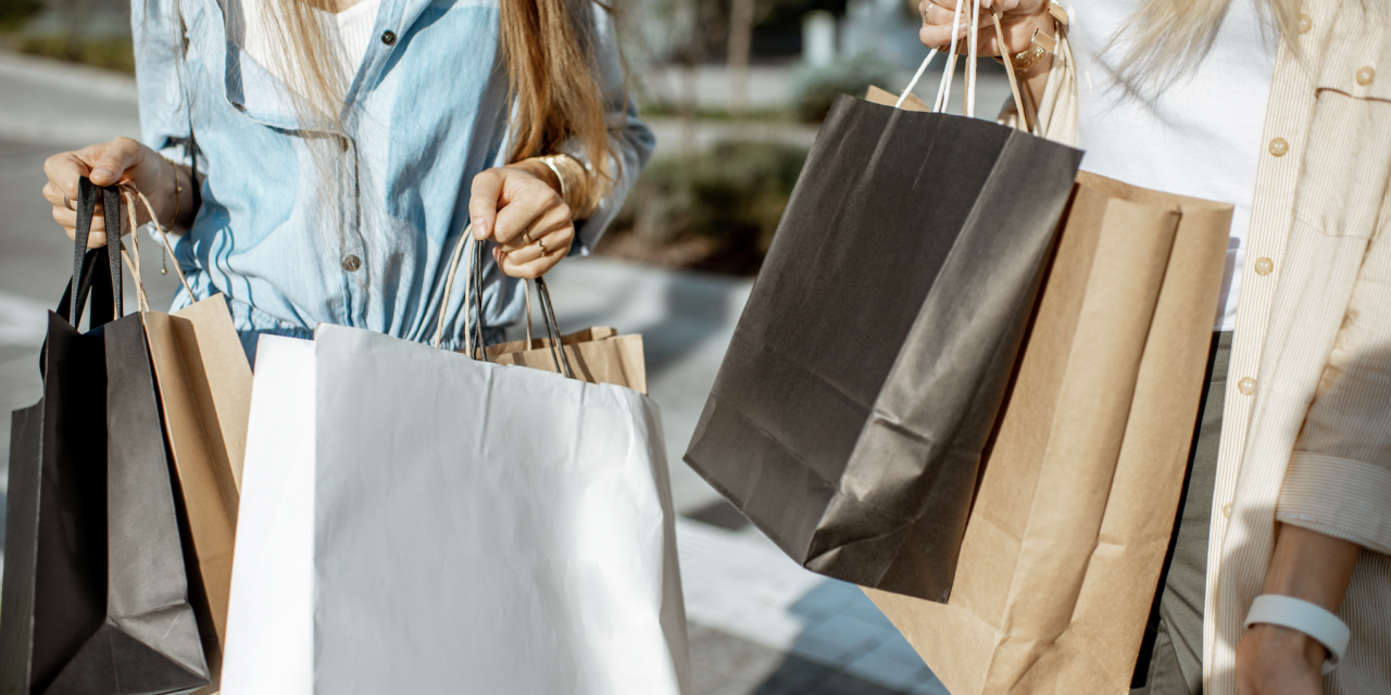 Pourquoi les consommateurs préfèrent-ils toujours aller en magasin ?